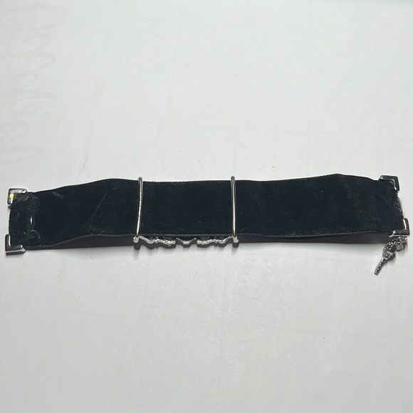 Betsey Johnson silver & black velvet ribbon bracelet euc closes w button - Picture 5 of 5